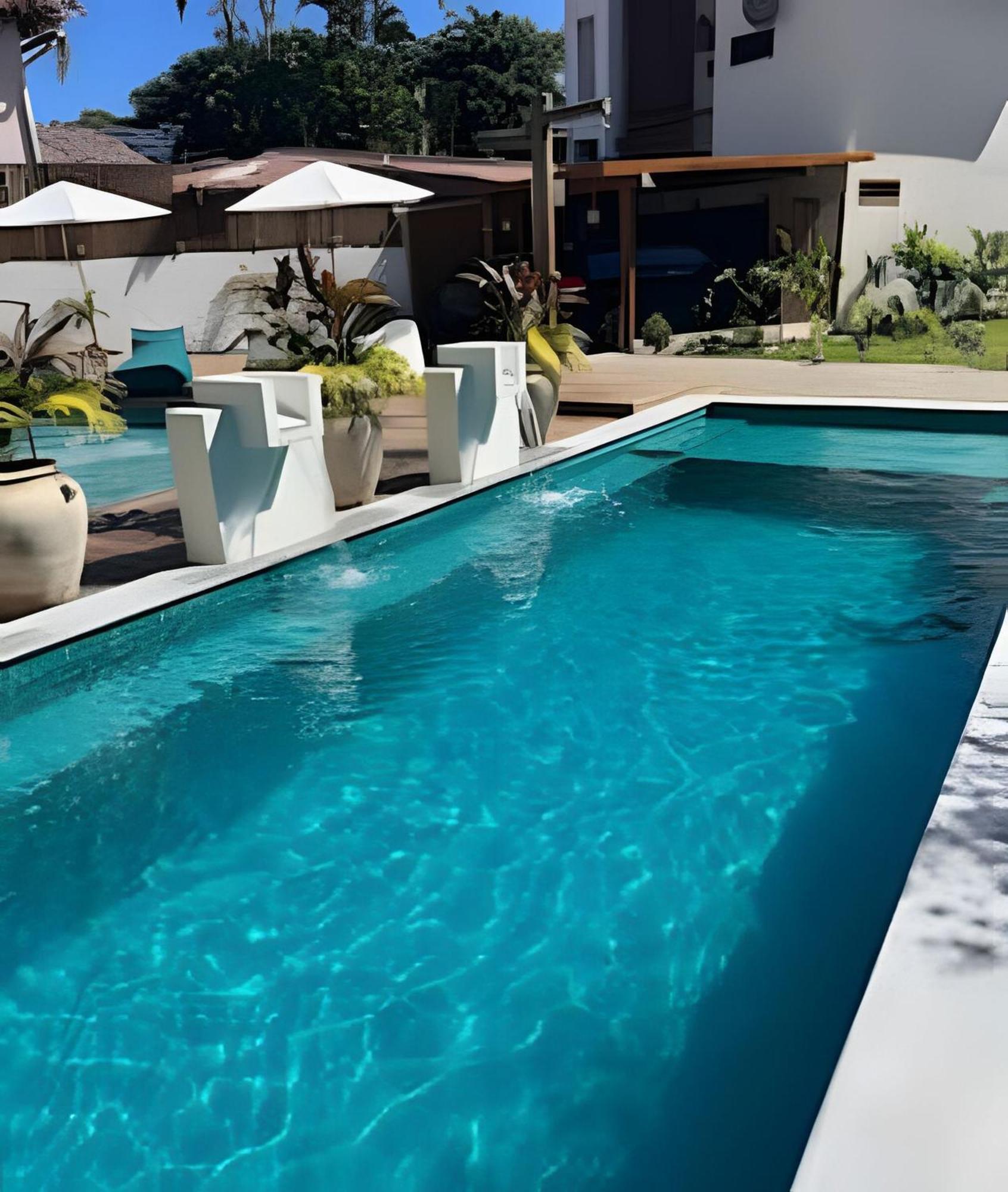 Na R. Mucuge - Com Piscina *